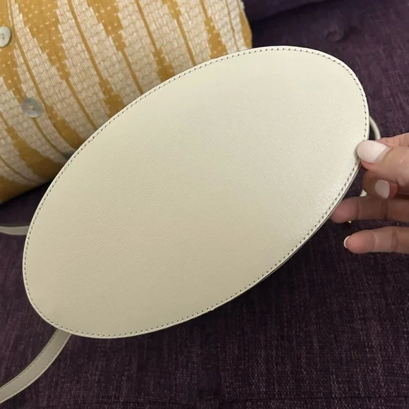 GUCCI Calfskin Horsebit 1955
Drawstring Bucket Bag - Picture 6 of 11